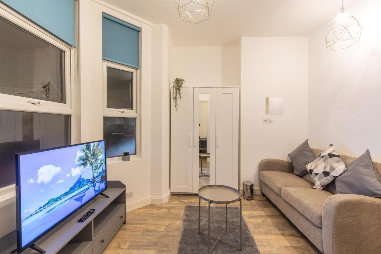 Cosy Modern Apartment, Grand Victorian Building, 5 Mins To Coventry City Centre Pokoj fotografie